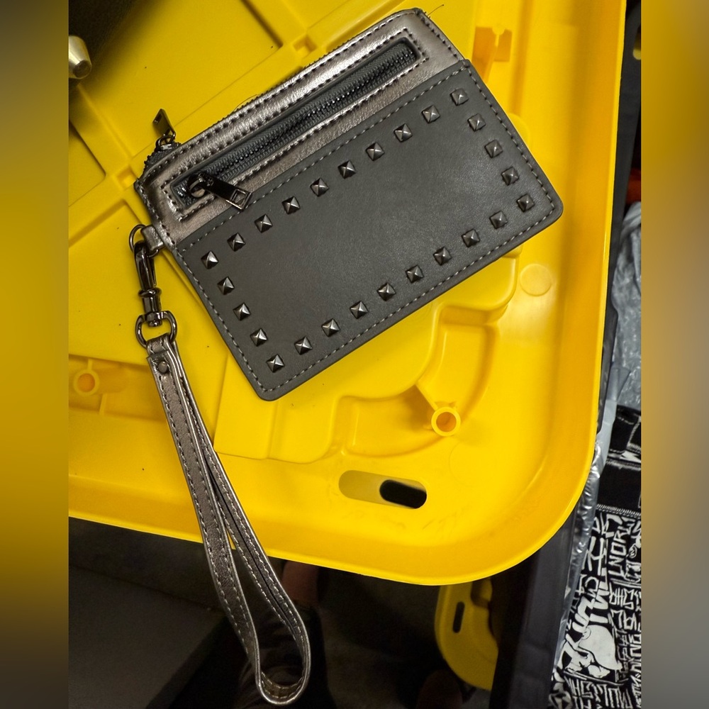 Wallet wristlet